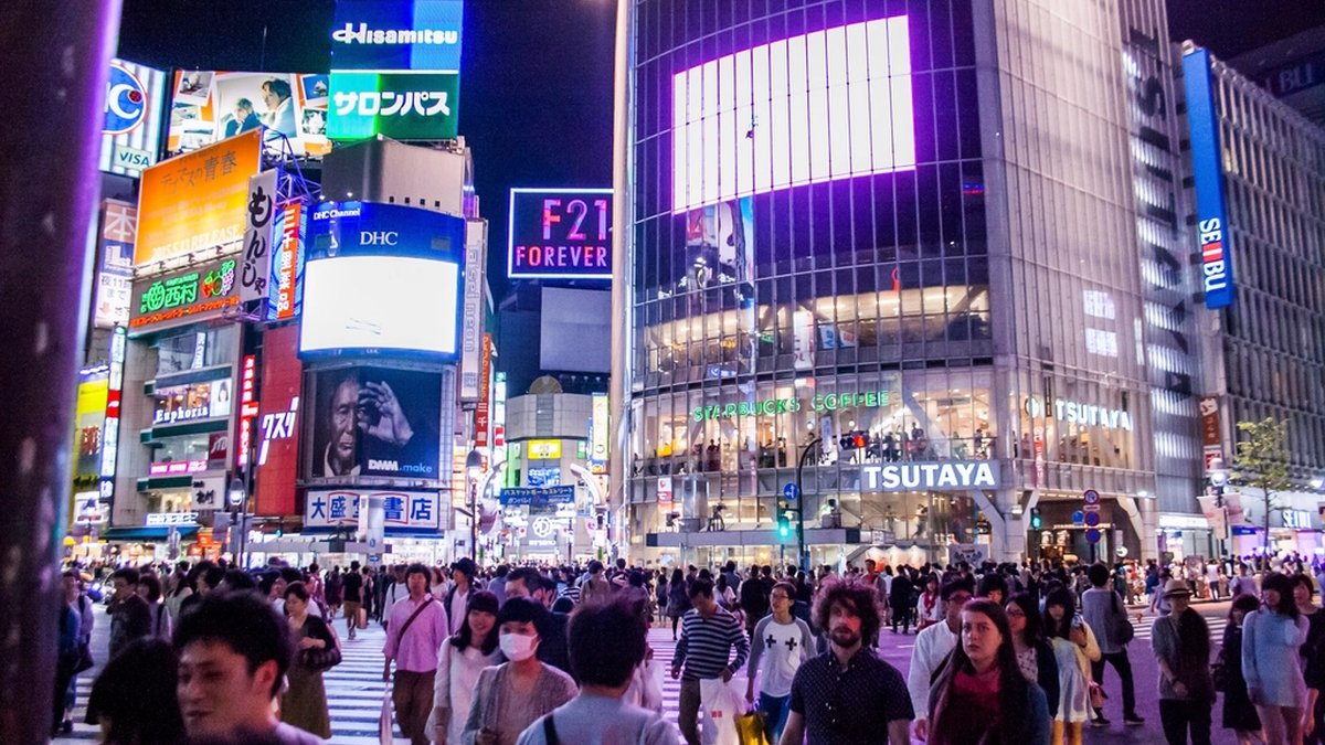 Crowds crossing at Shibuya in Tokyo at night