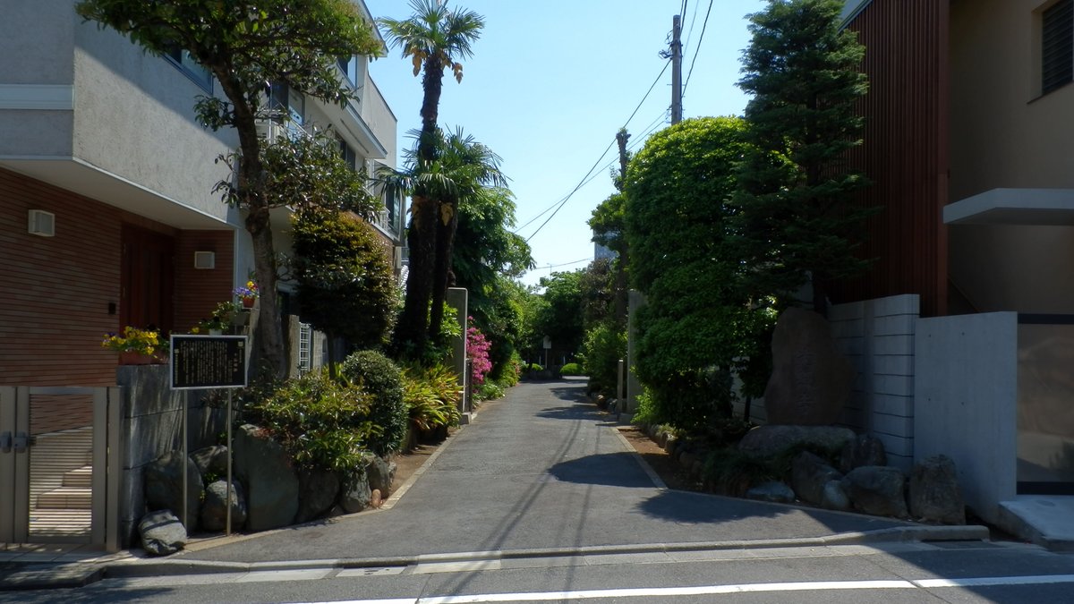 Koshoji temple in Kagurazaka, the quiet neighborhood around UNPLAN's original hostel