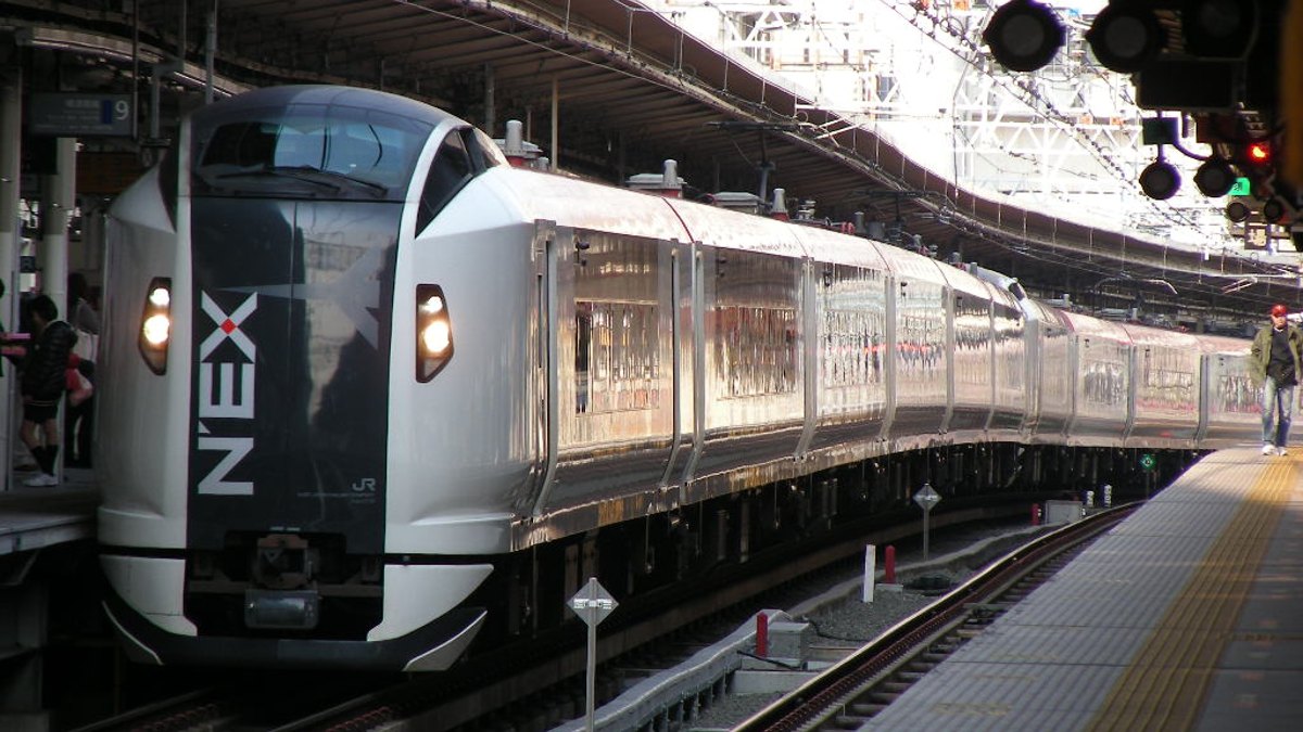 A JR East E259 Narita Express train