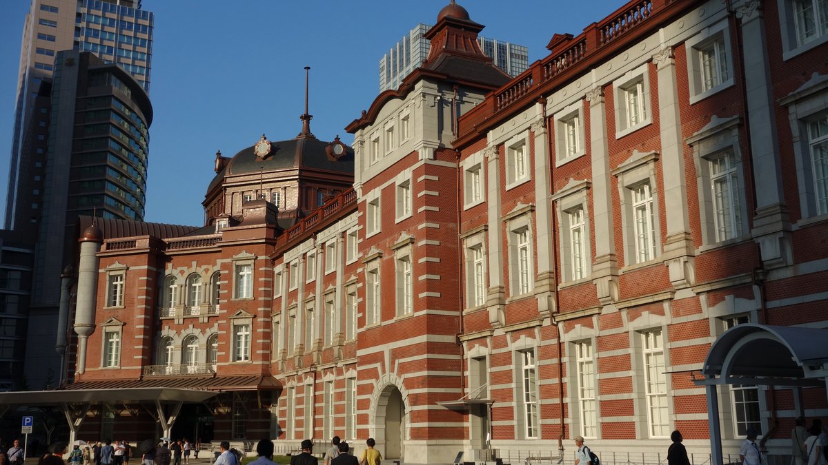 Tokyo Station Marunouchi red-brick building, the destination of this route