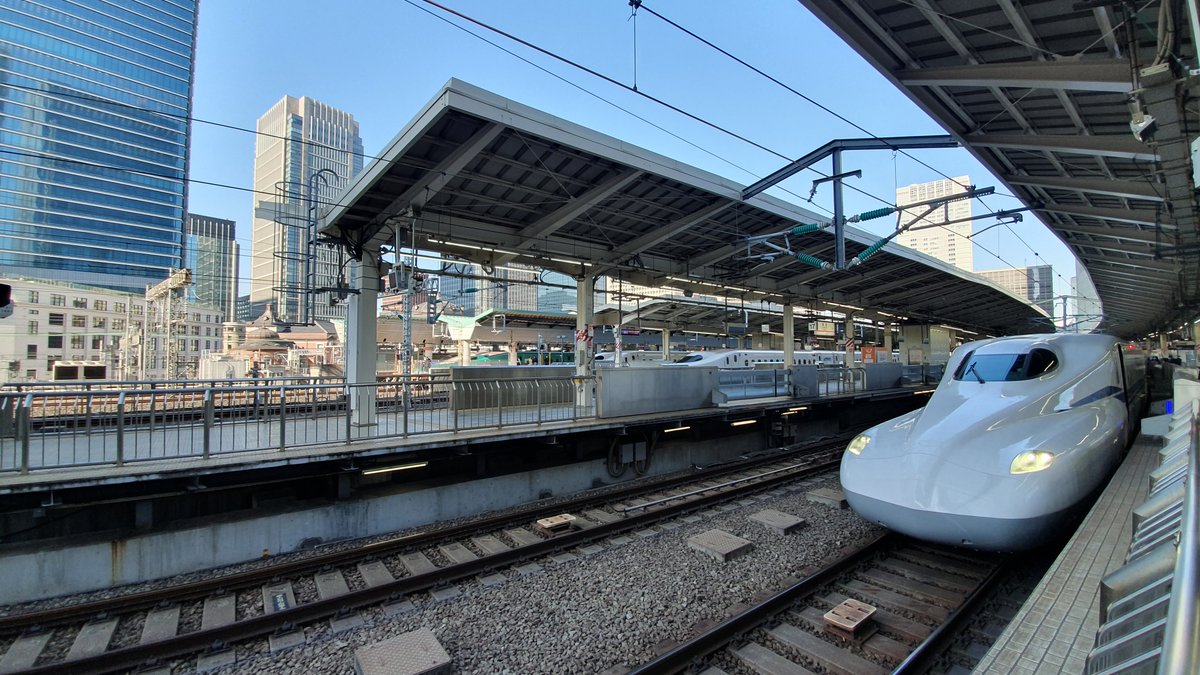 Shinkansen platform at Tokyo Station