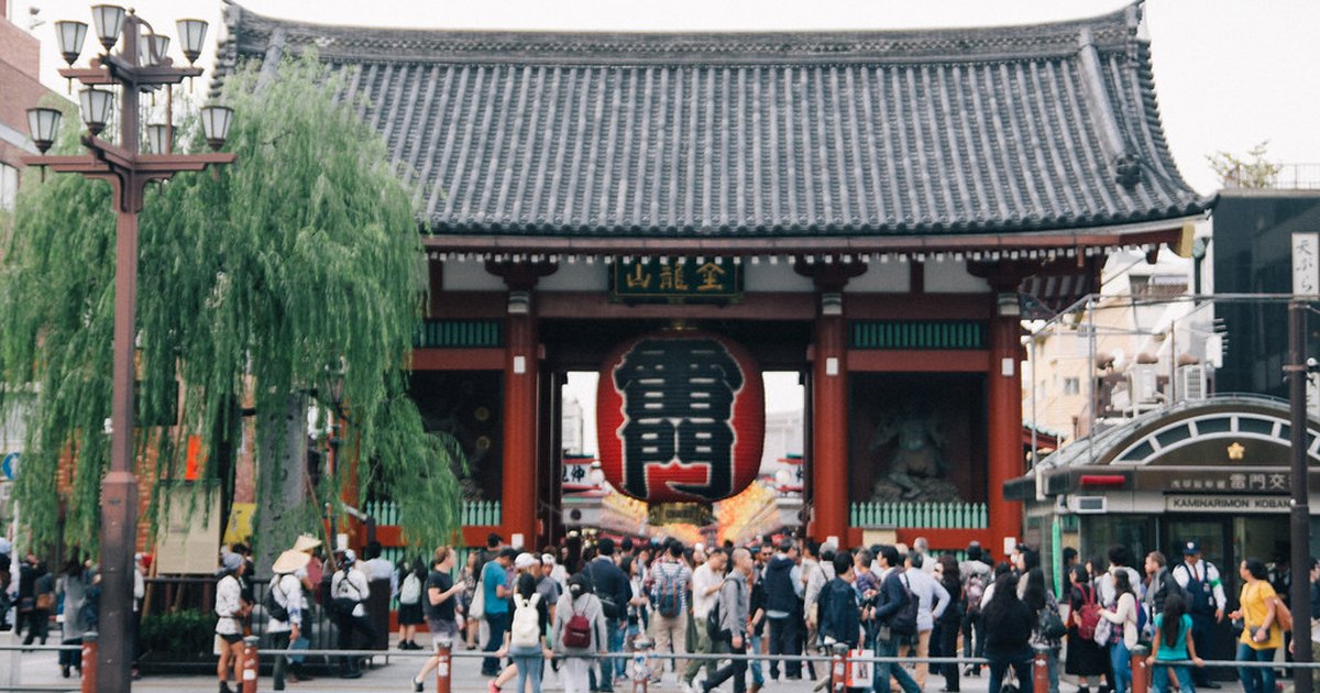 Kaminarimon gate of Sensoji with its giant red lantern and visitors passing through