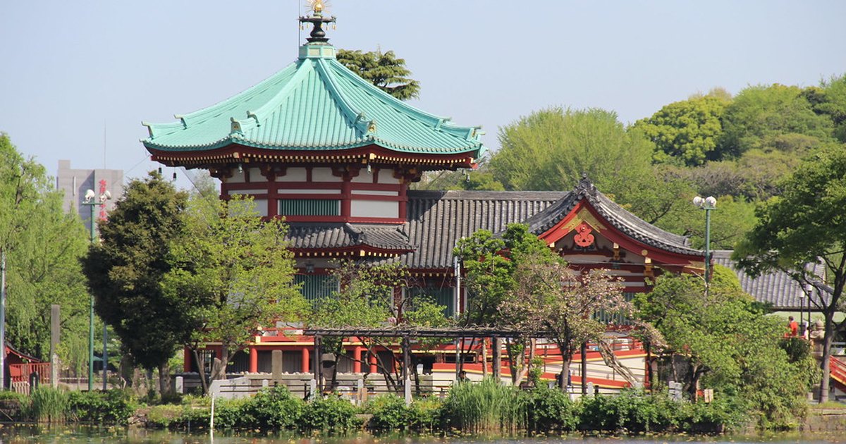 The green-roofed Benten-do hall seen across the water of Shinobazu Pond