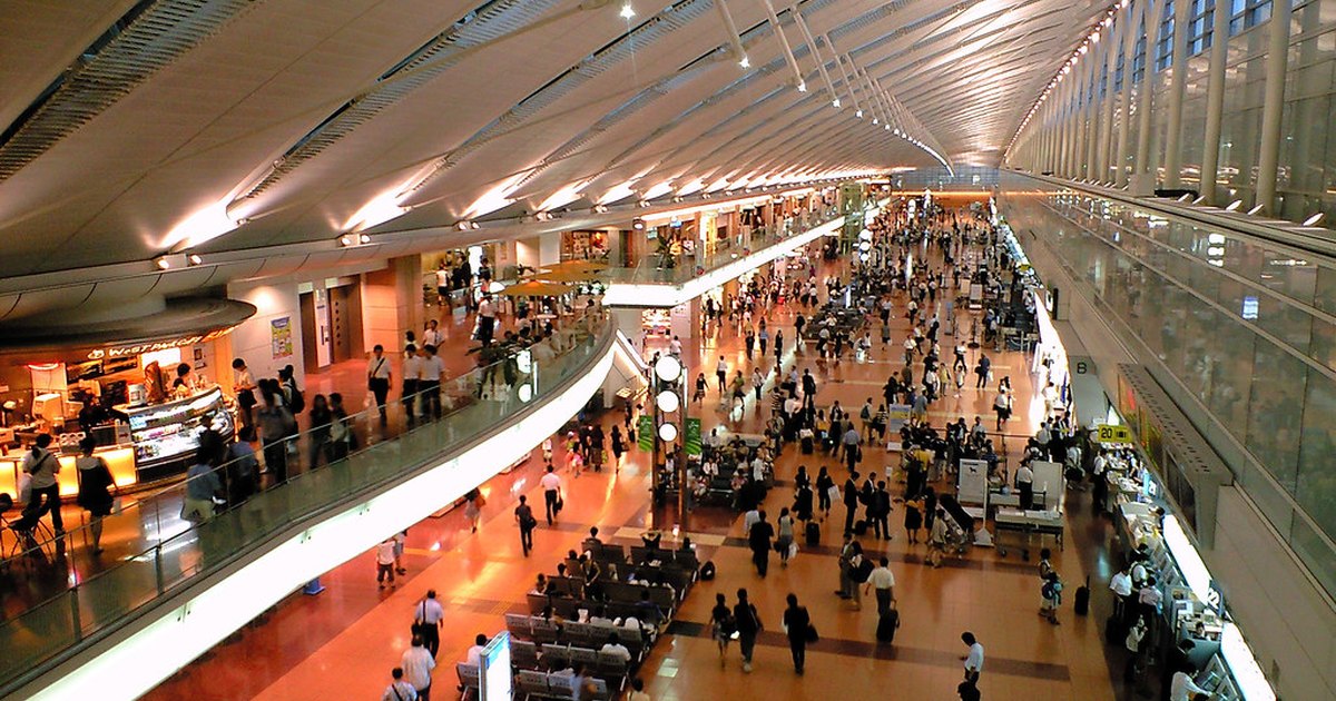 Overhead view of the departures concourse at Haneda Airport Terminal 2