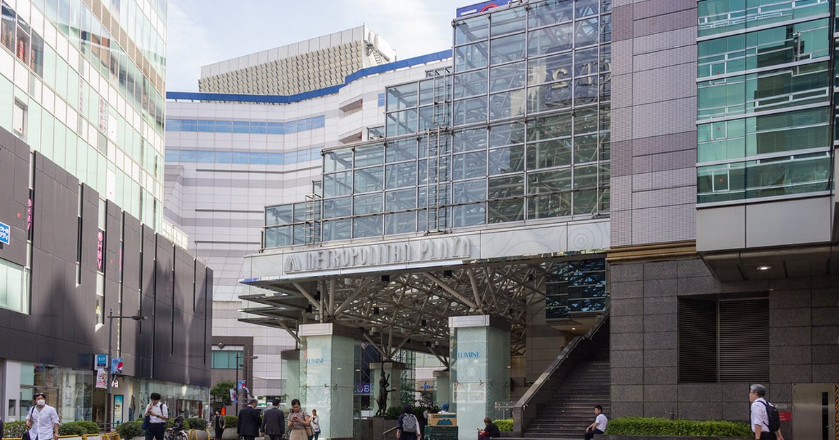 Metropolitan Plaza on the west side of Ikebukuro Station