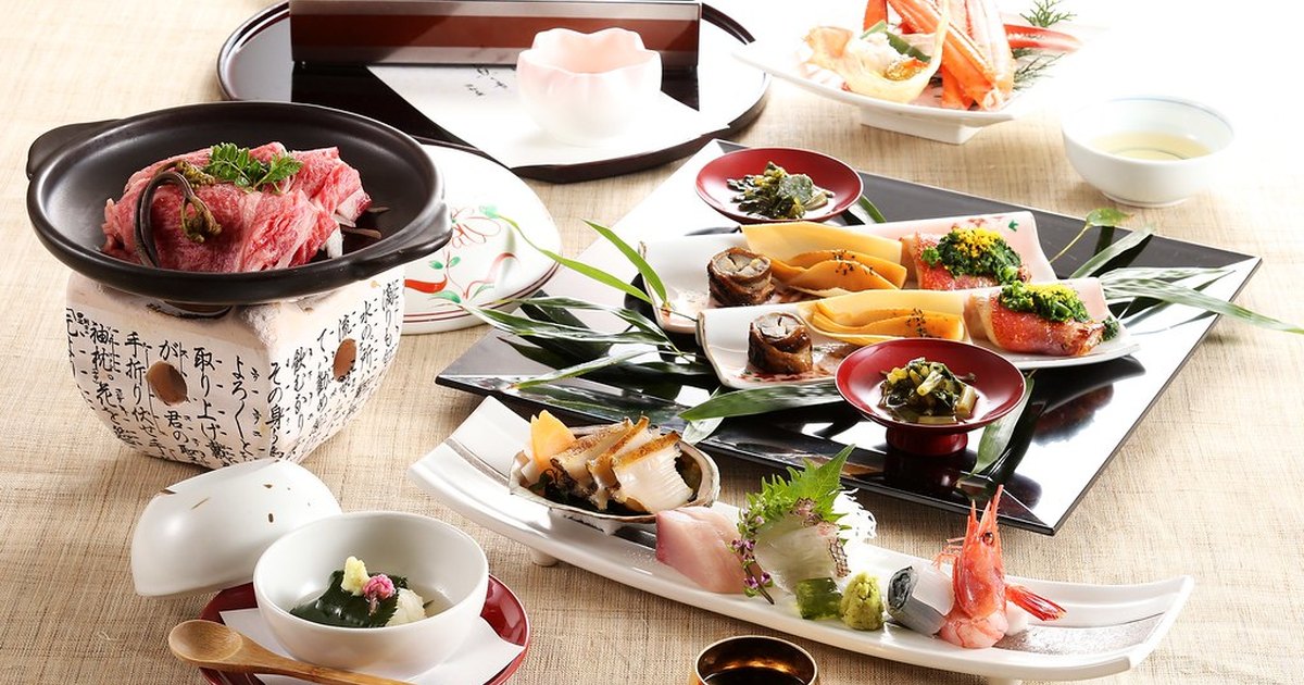 A seasonal kaiseki spread with sashimi, crab, a small hotpot and multiple appetizer dishes