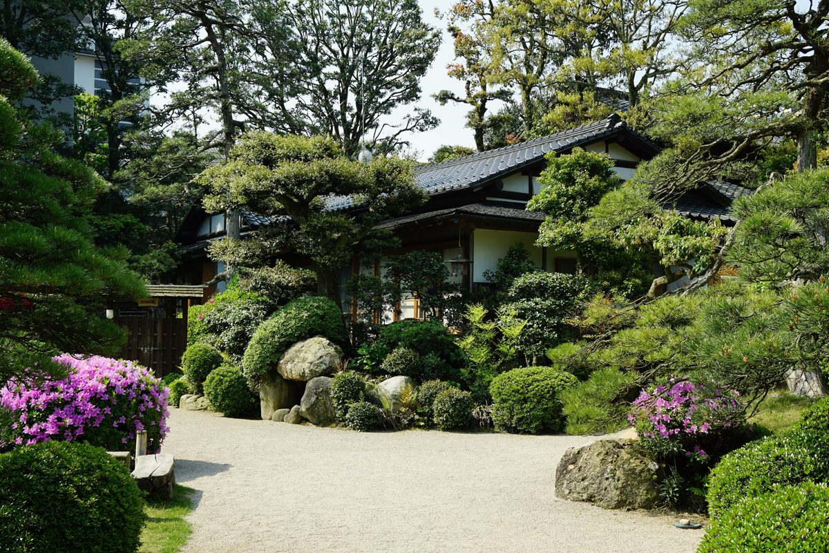 Garden path and buildings at Chorakuen