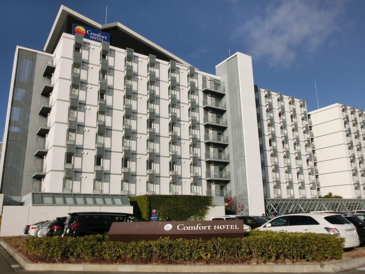 Comfort Hotel Central International Airport building