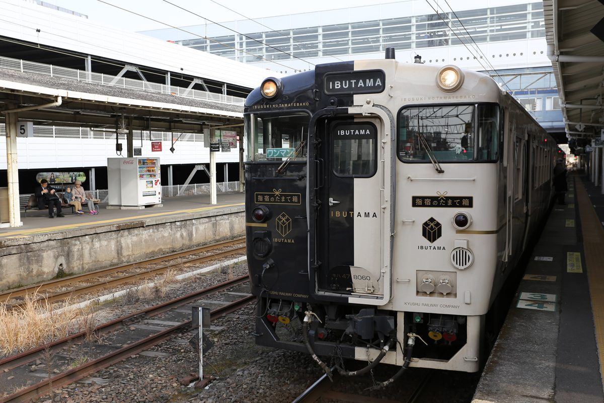 A black and white train at a station platform