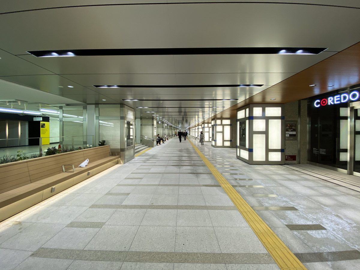 A wide underground passage at Mitsukoshimae Station with a COREDO sign on the right