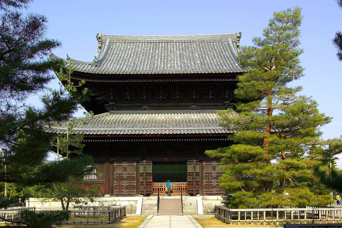 The Buddha Hall of Myoshinji, a large wooden temple hall with a double roof
