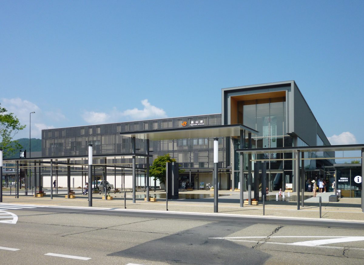 JR Takayama Station building