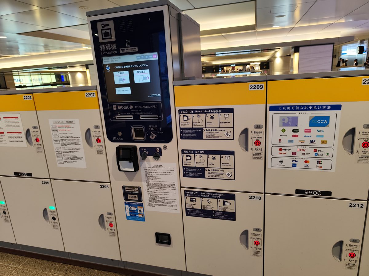 Station coin lockers with a central touchscreen payment panel
