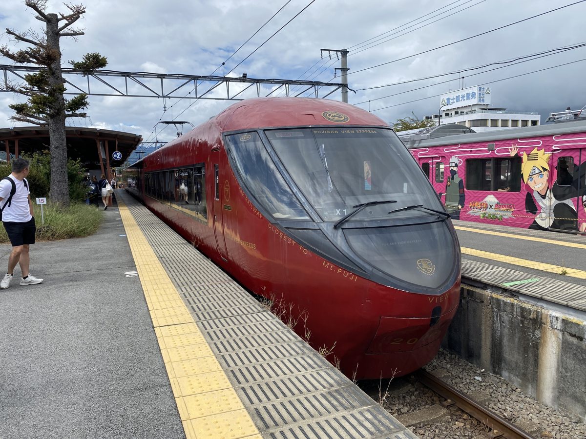 A red Fujisan View Express train at a platform of Kawaguchiko Station