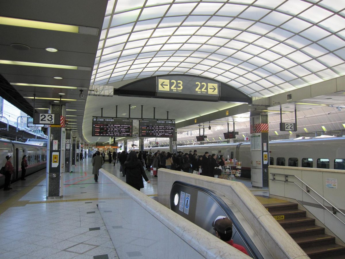 A Shinkansen platform at Tokyo Station