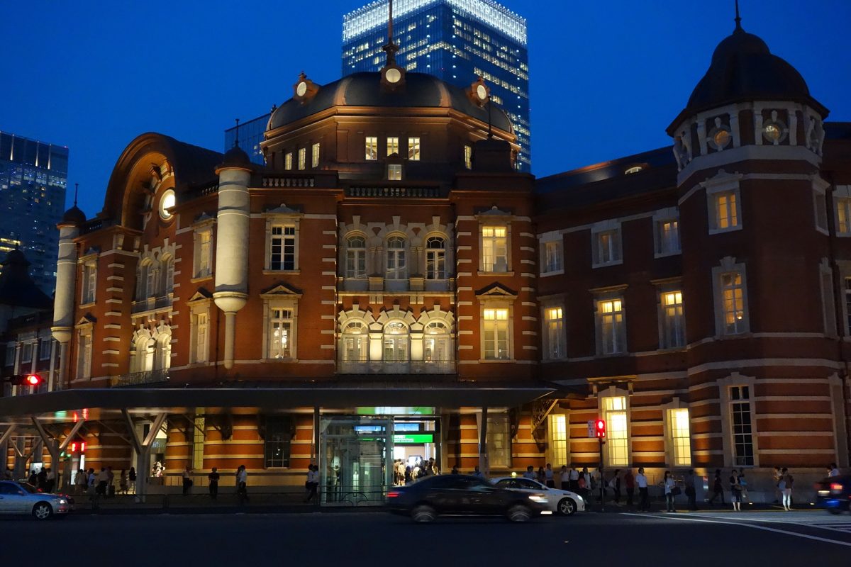 The red-brick Marunouchi building of Tokyo Station at dusk
